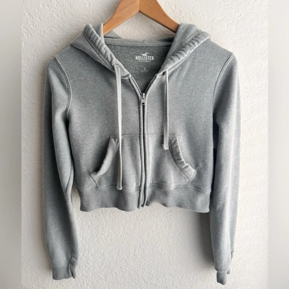 Hollister Cropped Micro Fleece Hoodie - Picture 3 of 12